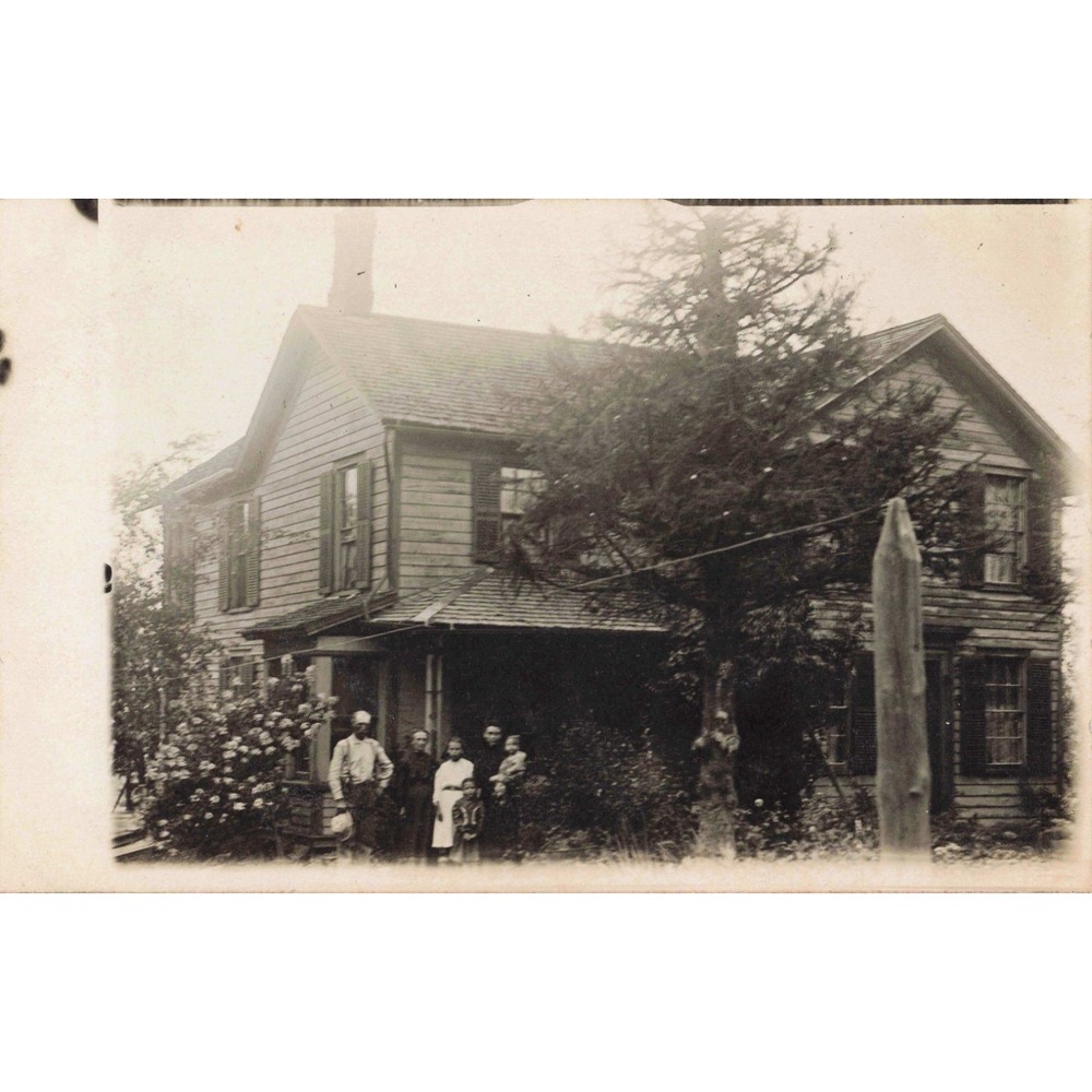 Vintage Cyko RPPC Real Photo Postcard Family Farmhouse Portrait Early 1900s VG - Picture 1 of 2